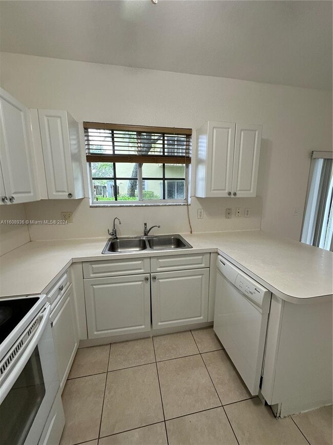 Building Photo - 2731 NE 3rd Dr