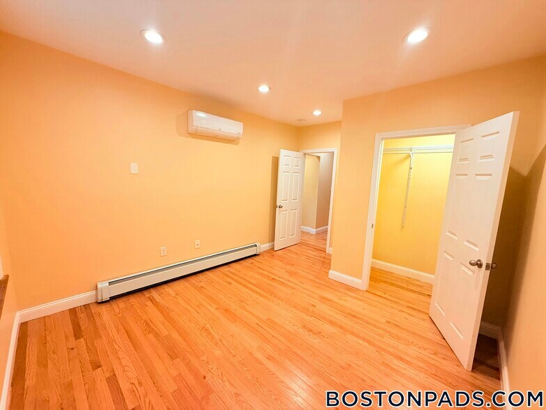 Building Photo - 27 Fessenden St
