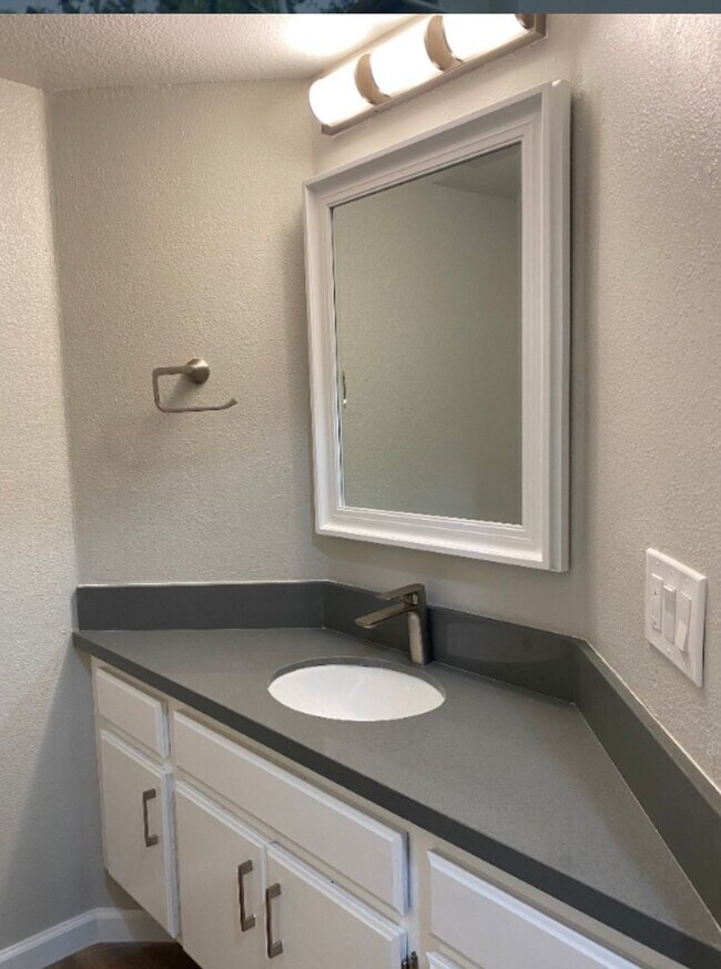 Building Photo - COMING SOON REMODELED 2 BEDROOM 2.5 BATH, 2 CAR GARAGE CONDO MISSION VALLEY