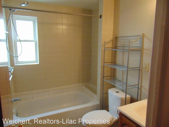 Building Photo - 4 br, 1 bath House - 297 Howard Road