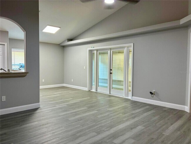 Building Photo - 951 Vindale Rd