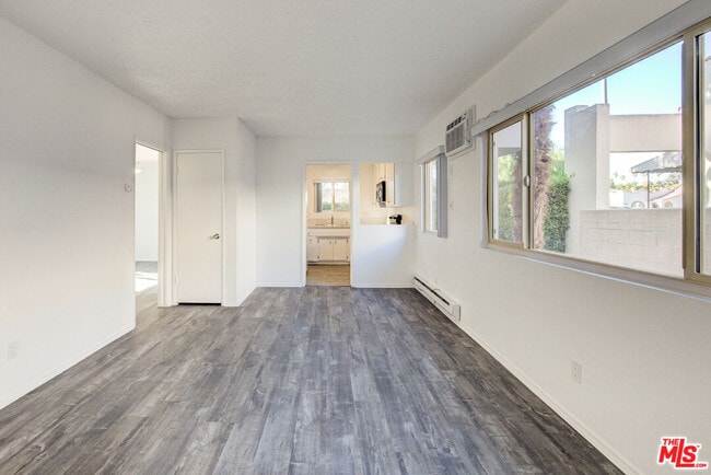 Building Photo - 2230 Redondo Blvd