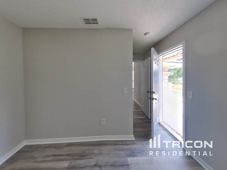 Building Photo - 2608 Bottomridge Dr