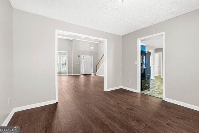 Building Photo - 690 Burnham Ridge