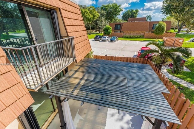 Building Photo - 2551 Camelot Ct