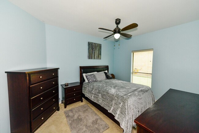 Building Photo - 10 Golf House Rd