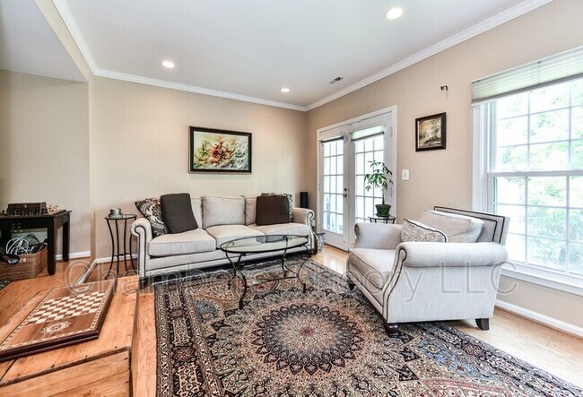 Building Photo - 2911-D S Woodstock St