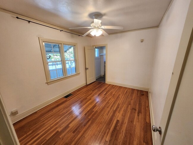 Building Photo - Charming 3-Bedroom Home in Altadena with L...
