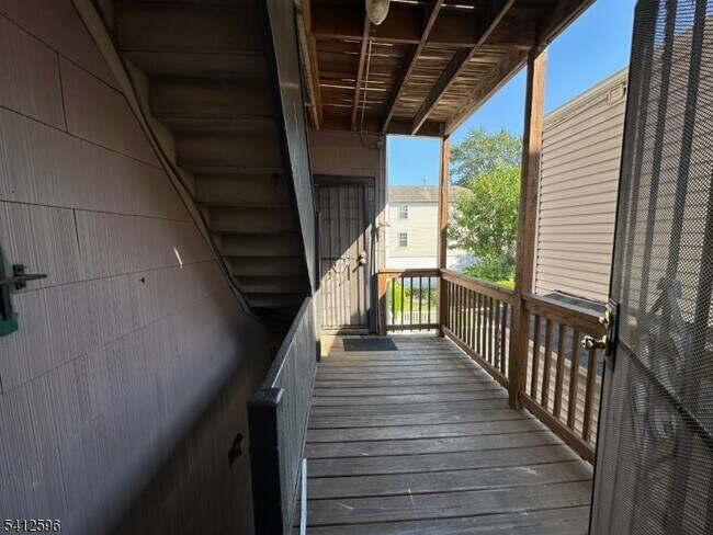 Building Photo - 145 Smith St