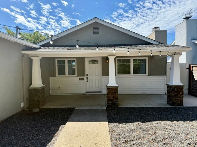 Building Photo - 411 Hiller St