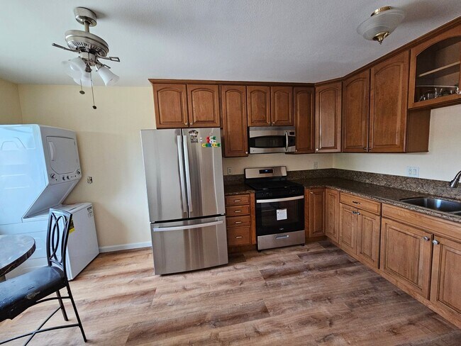 Building Photo - Charming 4-Bedroom Single-Family Home in S...