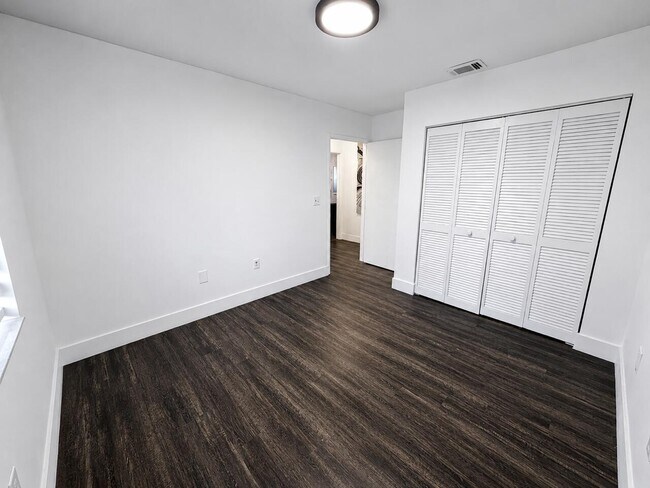 Building Photo - 1541 N 14th Terrace