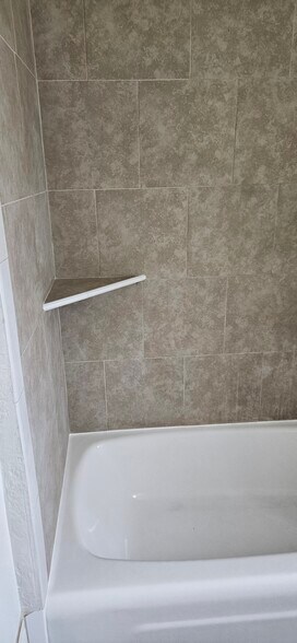 Building Photo - 2221 Cooper Ave