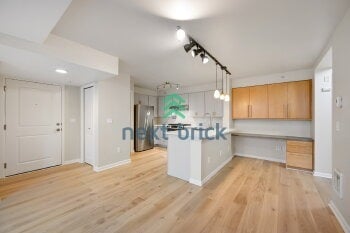 Building Photo - 124 Bellevue Ave E
