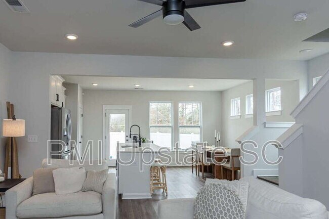 Building Photo - 1069 Millison Pl