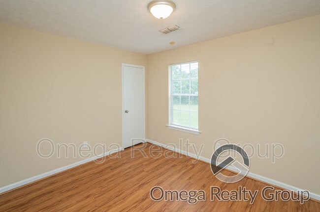 Building Photo - 900 Mister Dr