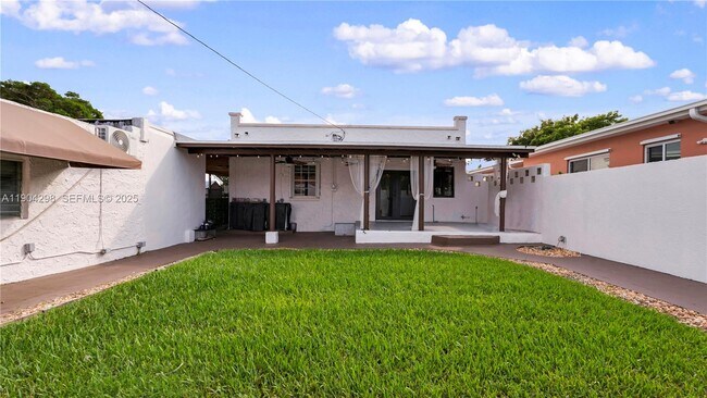 Building Photo - 2271 SW 25th St