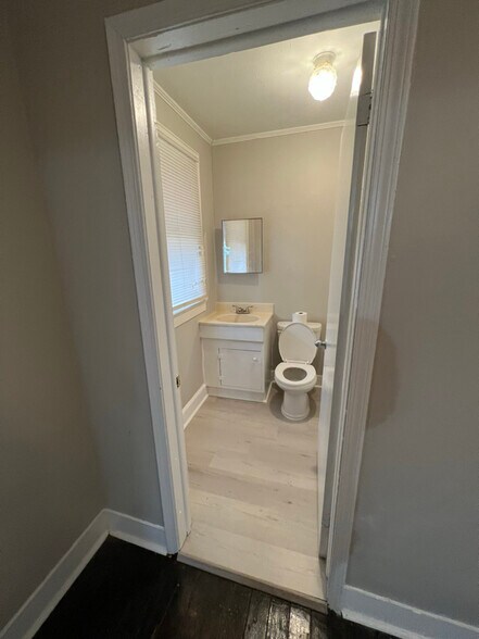 Building Photo - 1627 Lacy St