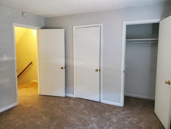 Building Photo - 2 Bedroom, 1.5 Baths Townhome in Candlewood Community.