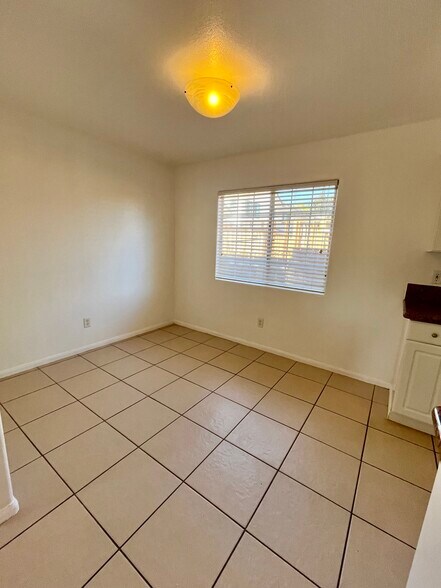 Building Photo - 3199 Royal Oaks Dr