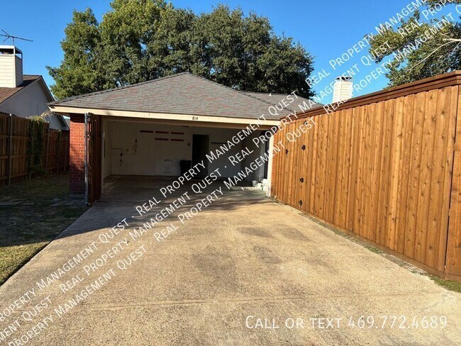 Building Photo - 814 Meandering Way