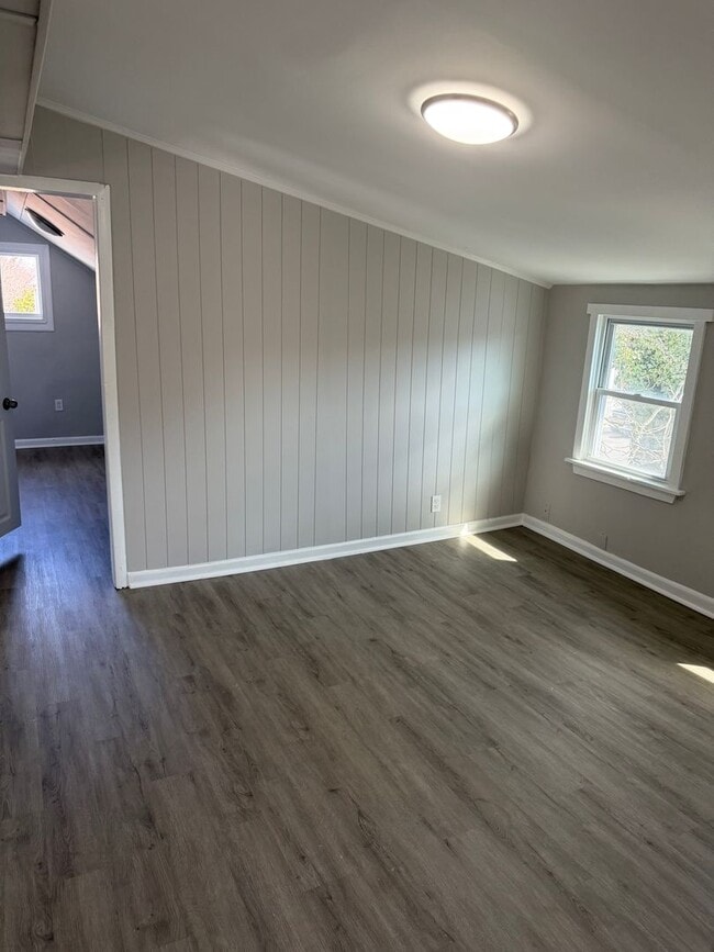 Building Photo - Newly Renovated 3 Bedroom, 2 Bath! Ready for Move-In!!!!