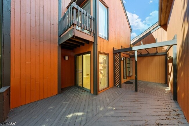 Building Photo - 148 Riverbend Dr