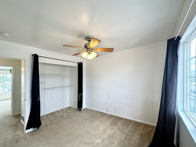 Building Photo - 5942 Vallecito Dr
