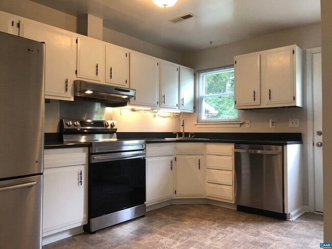 Building Photo - 206 Greentree Park