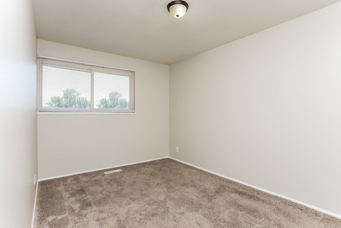 Building Photo - 1727 Nashua Dr