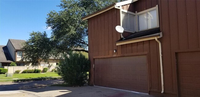 Building Photo - 12613 Newbrook Dr