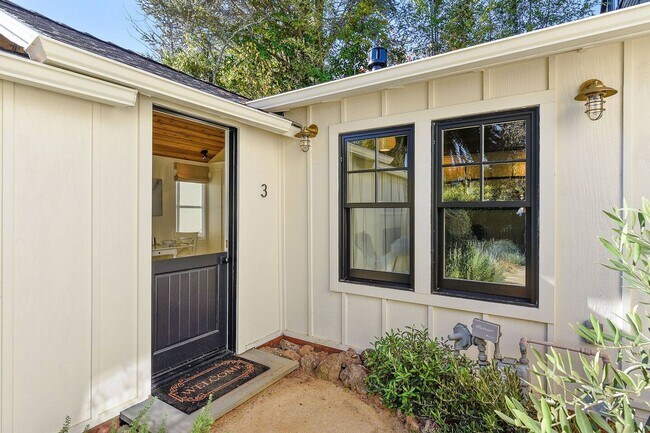 Building Photo - High end, fully furnished (or unfurnished) pair of cottages in Downtown Mill Valley! PROGRESSIVE