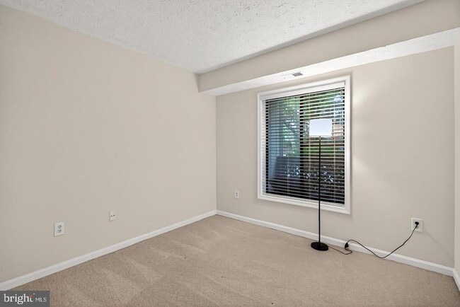 Building Photo - 2251 Hunters Run Dr