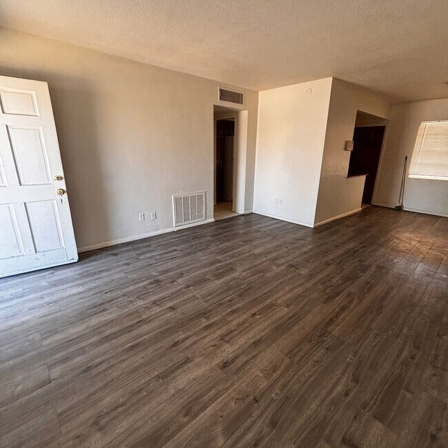 Building Photo - 4 Bedroom rental home in Tempe!