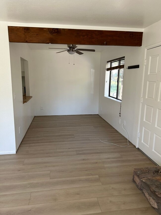 Building Photo - 3 bedroom Munds Park Home