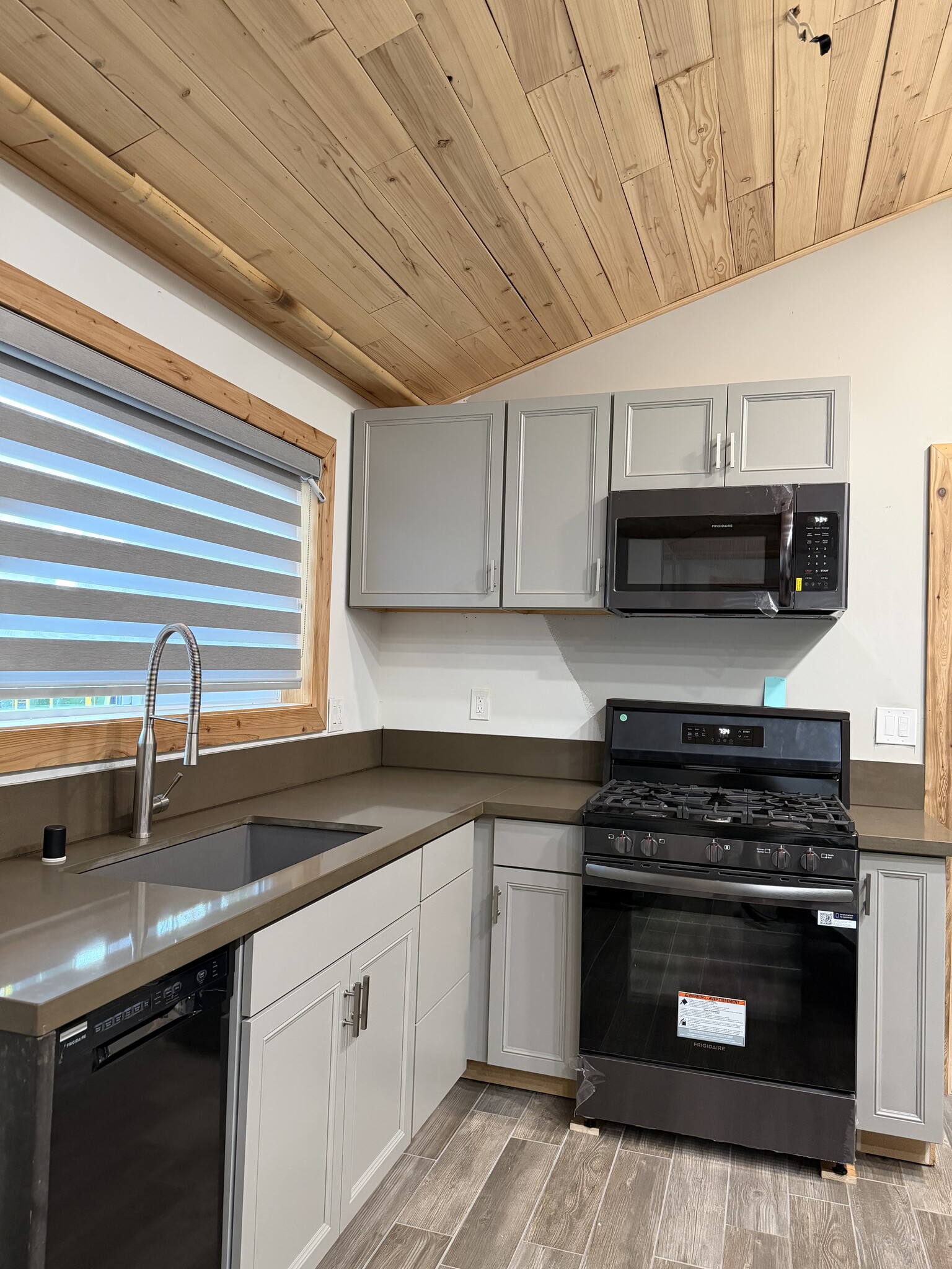 Building Photo - 7711 Owensmouth Ave