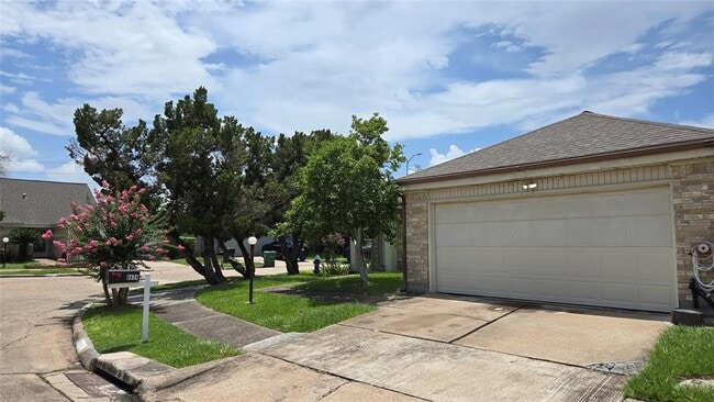 Building Photo - 6634 Briar Glade Dr