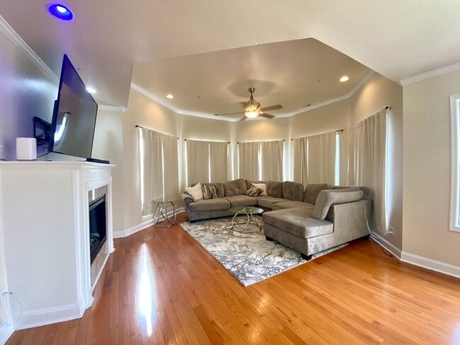 Building Photo - Broad Creek