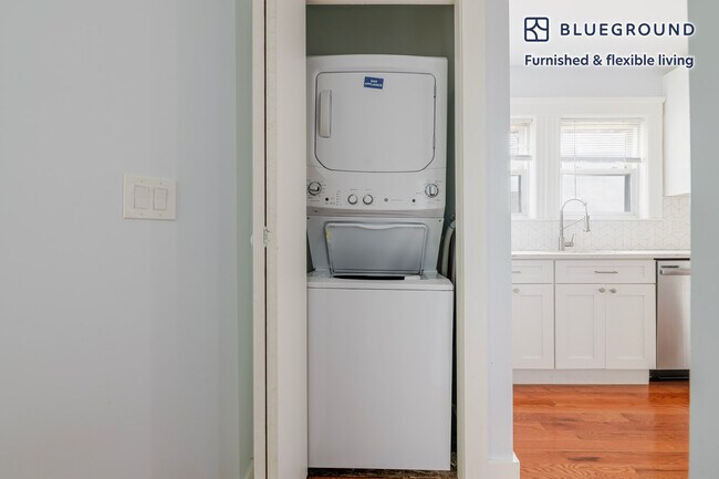 Building Photo - 1008 Winthrop Ave