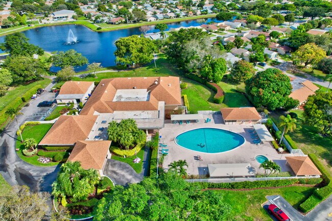 Building Photo - 2925 Riviera Dr