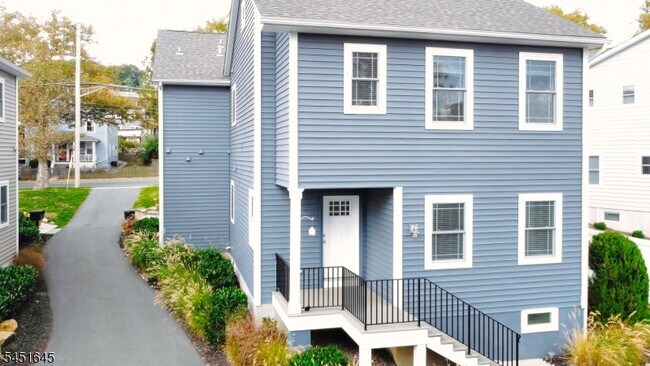 Building Photo - 156 Broad St