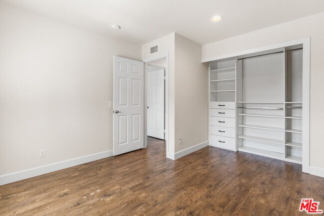 Building Photo - 9200 Wystone Ave