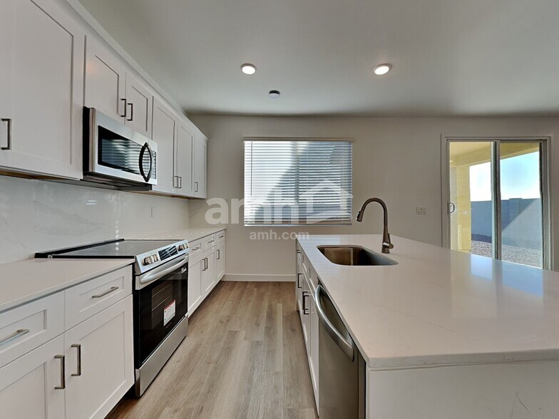 Building Photo - 4507 S 97th Dr