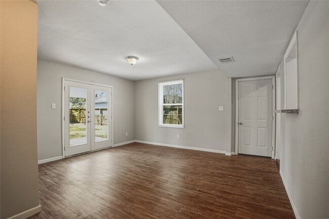 Building Photo - 1015 Prune St