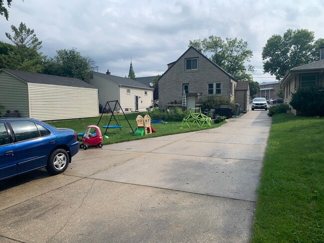 Building Photo - 3269 S 95th St