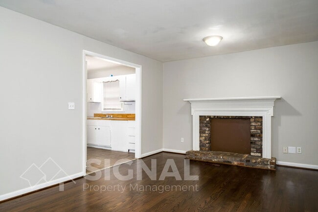 Building Photo - 213 Lake Dr Cir NE