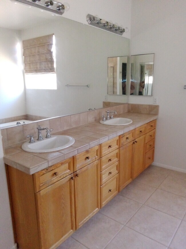Building Photo - 232 Pebble Canyon Dr