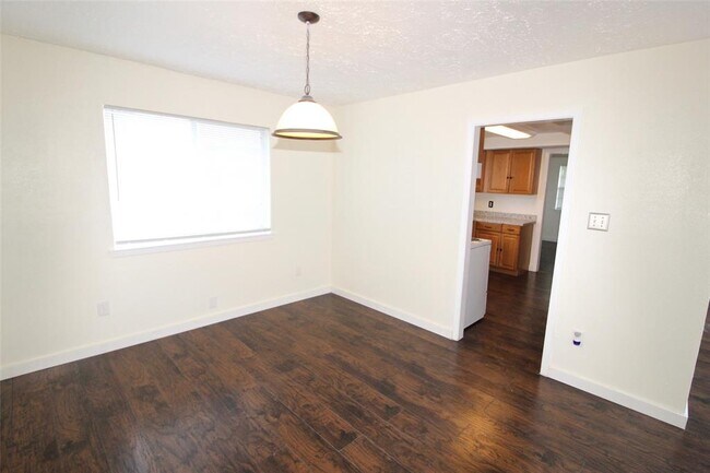Building Photo - 10402 Gulfstream Ln