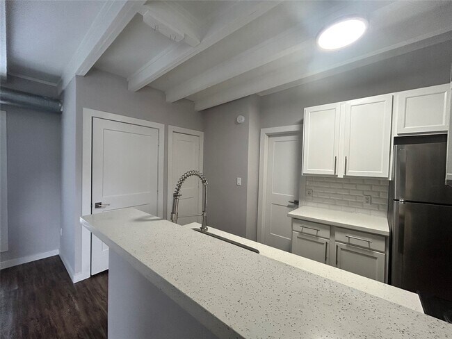 Building Photo - 219 Marshall St