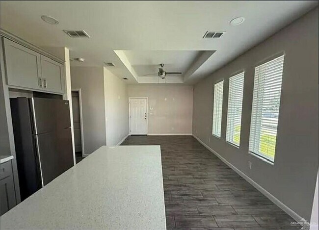 Building Photo - 20 Swallow Ave